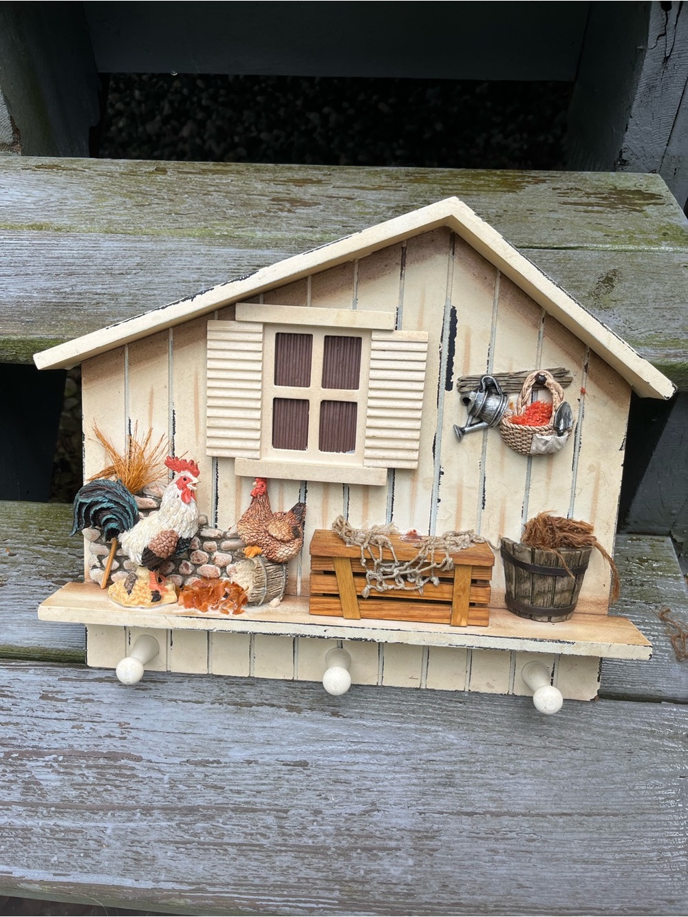 Rustic Farmhouse Chicken Hook Rack - Cream & Brown